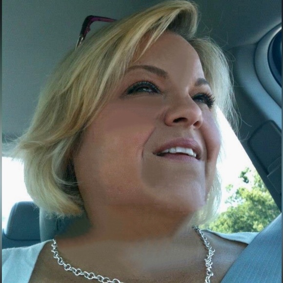 Meet your Posher, Michele,I live in Texas, I ♥️Jewlery,Hand bags, Pets, cloths! - Picture 15 of 16